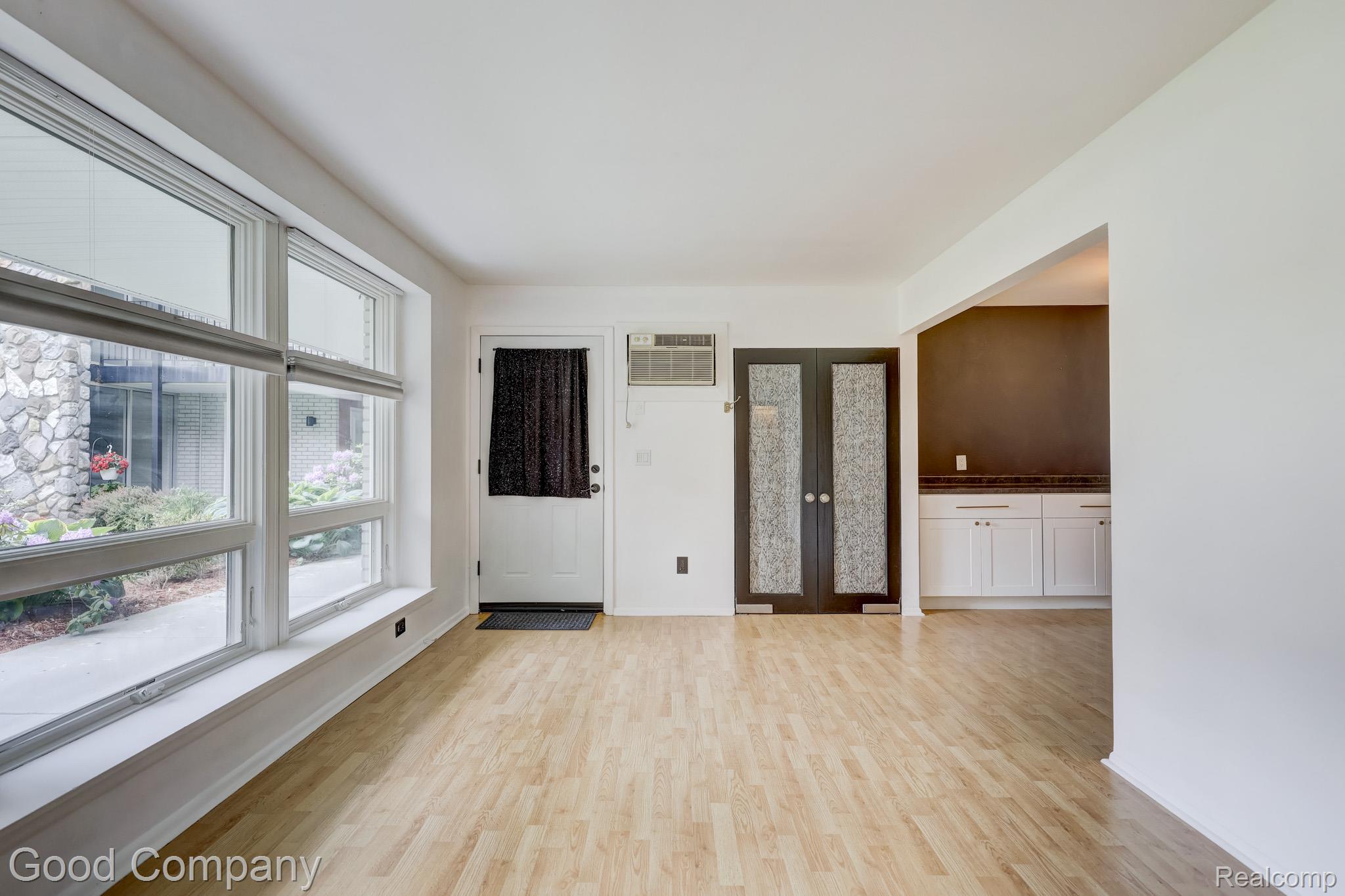 4345 Crooks Road, Unit 4 Royal Oak, MI 48073 - Photo 6 of 35 4345 Crooks Rd. #4-6.jpg