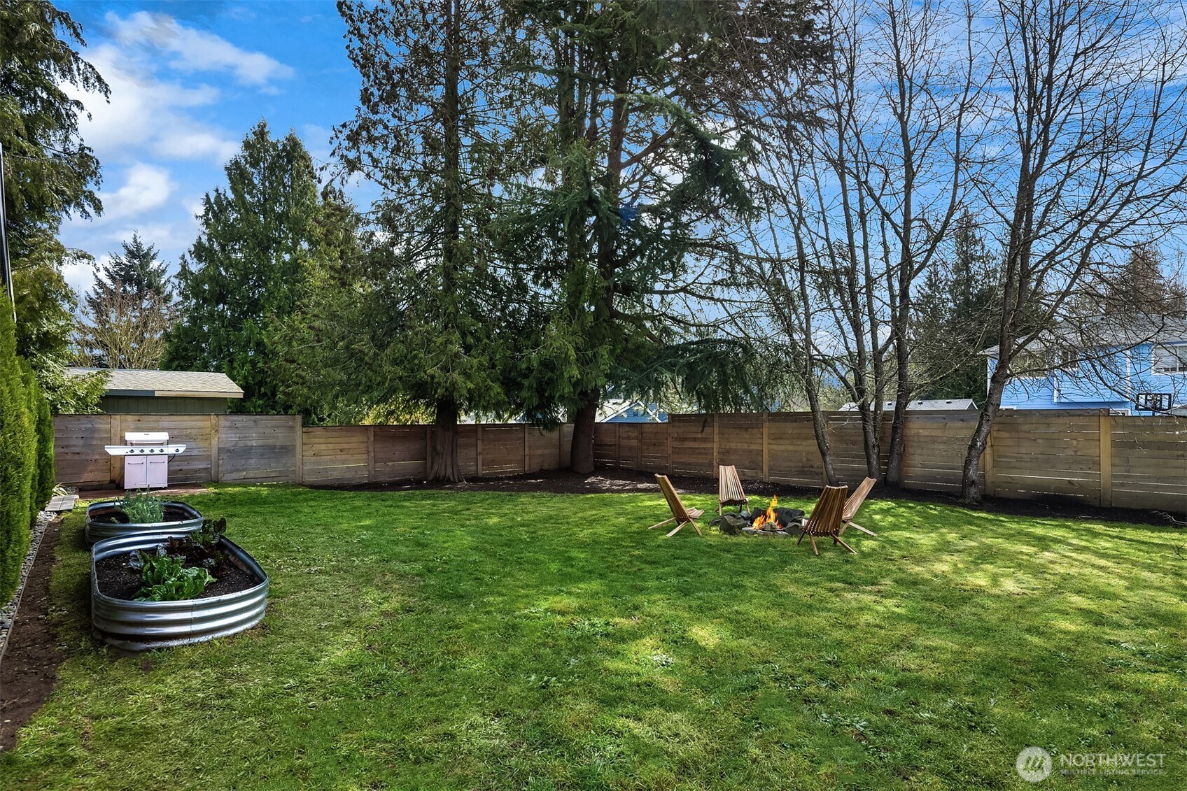 1237 Southwest 118th Street Burien, WA 98146 - Photo 23 of 27 a backyard of a house with table and chairs