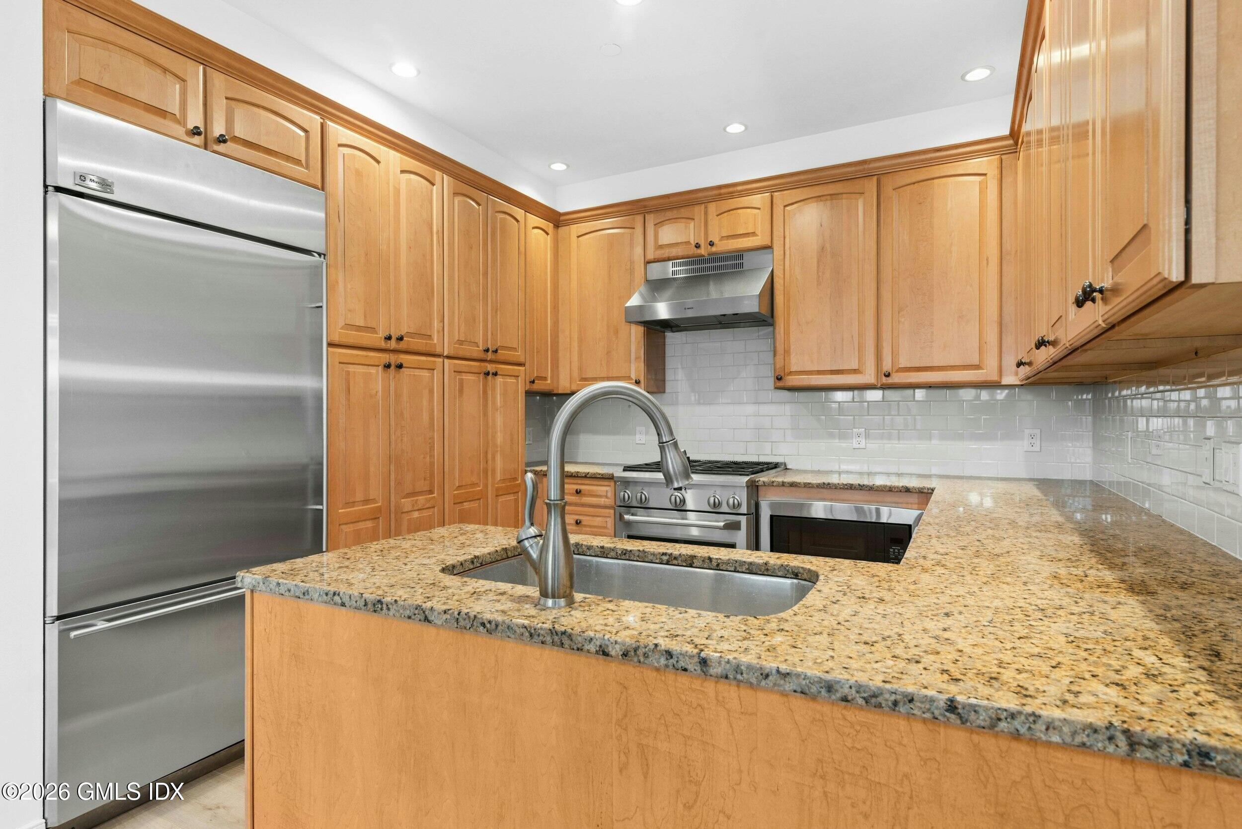 77 Havemeyer Lane, Unit 310 Stamford, CT 06902 - Photo 11 of 24 Modern kitchen