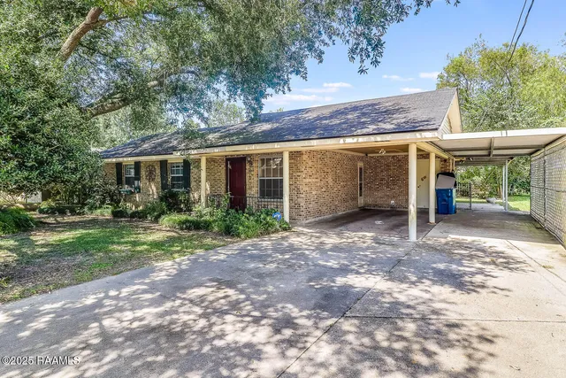 $125,000 | 120 Burrow Drive, Scott, LA 70583