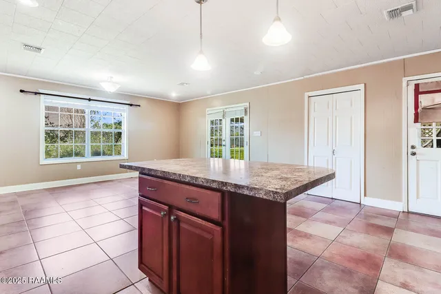 $125,000 | 120 Burrow Drive, Scott, LA 70583