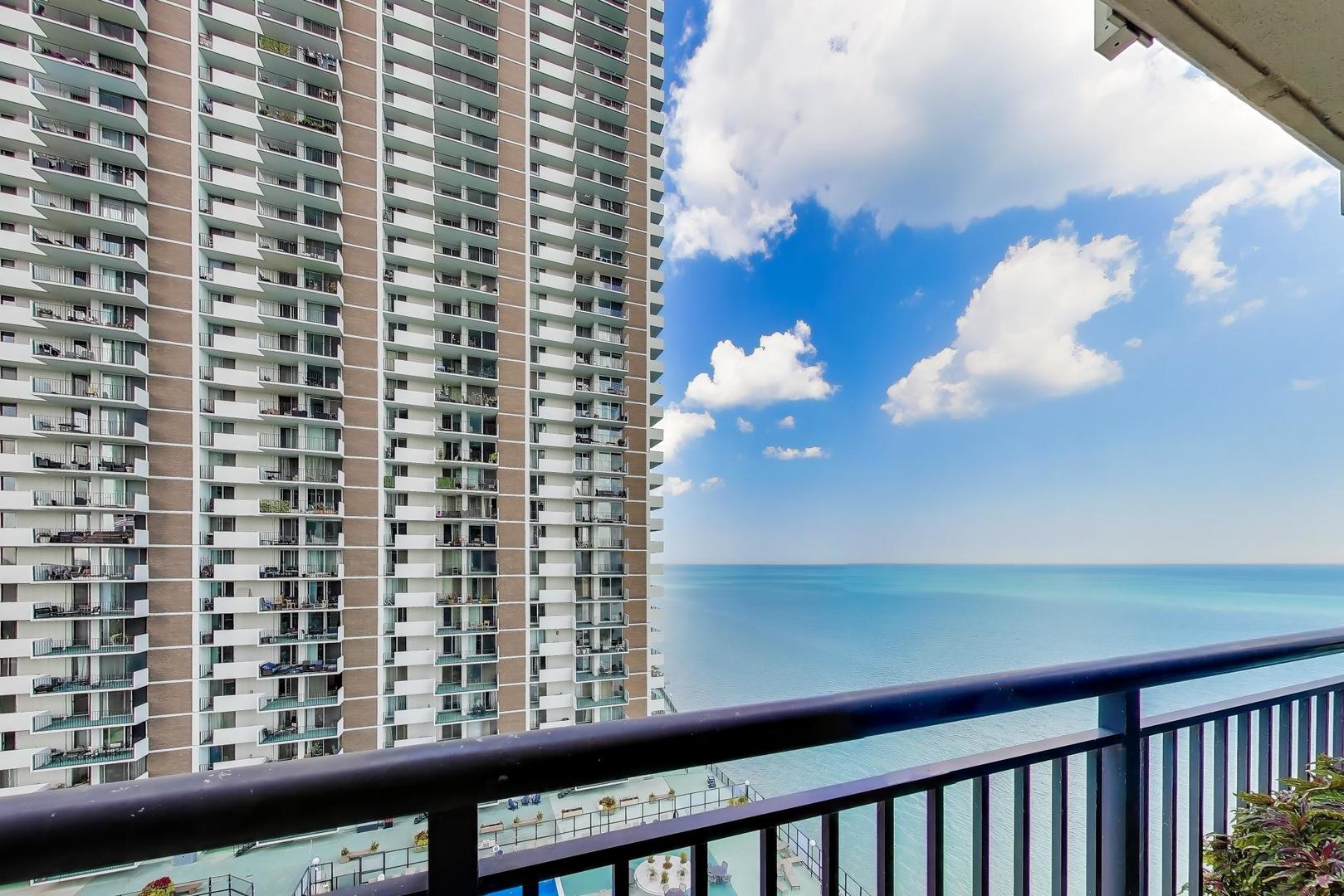 6007 North Sheridan Road, Unit 12B Chicago, IL 60660 - Photo 26 of 38 a view of a balcony