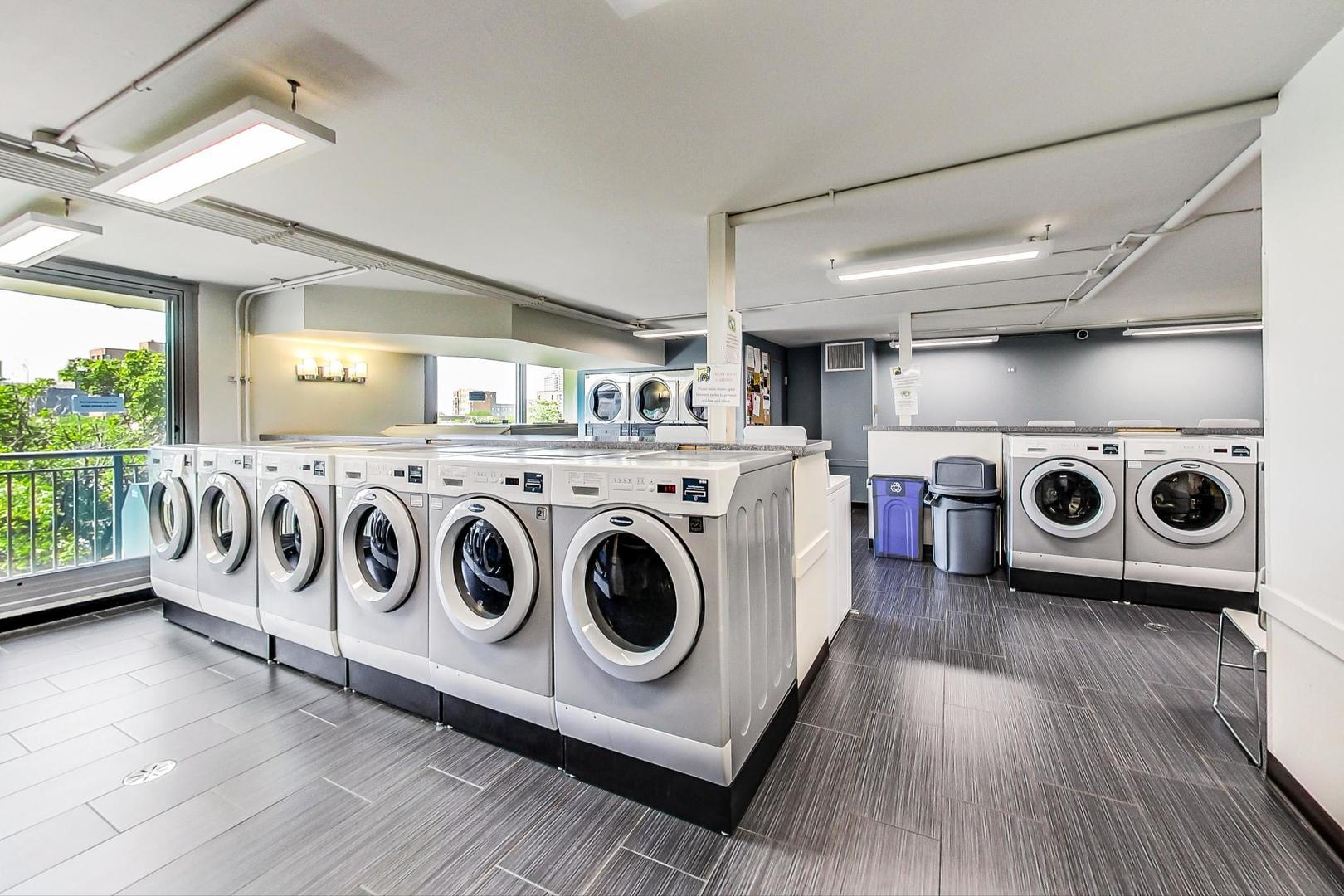 6007 North Sheridan Road, Unit 12B Chicago, IL 60660 - Photo 30 of 38 a utility room with dryer and washer