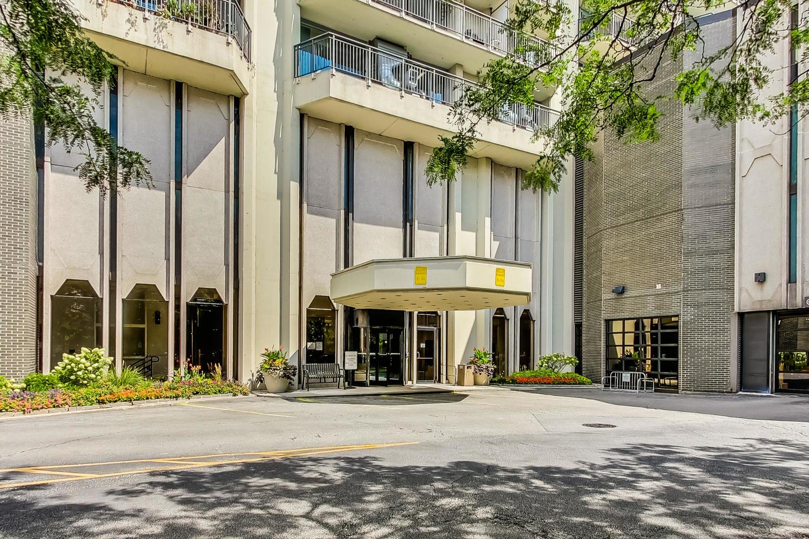 6007 North Sheridan Road, Unit 12B Chicago, IL 60660 - Photo 3 of 38 a front view of a building with street view