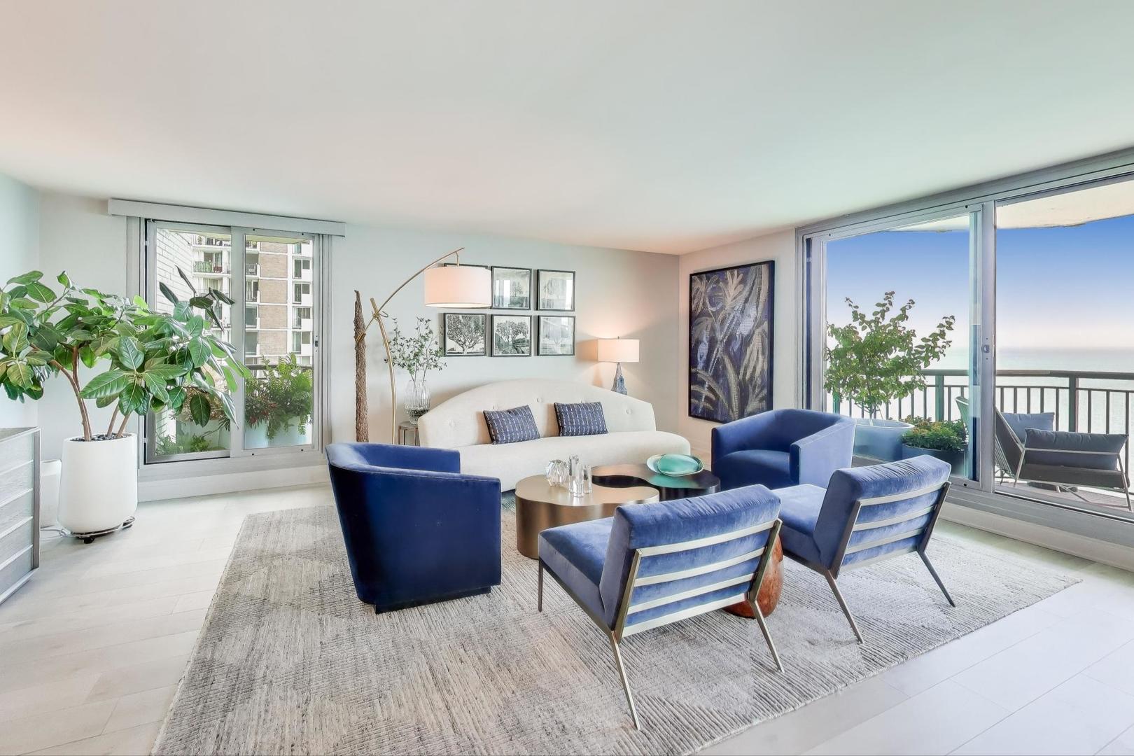6007 North Sheridan Road, Unit 12B Chicago, IL 60660 - Photo 5 of 38 a living room with furniture and a potted plant