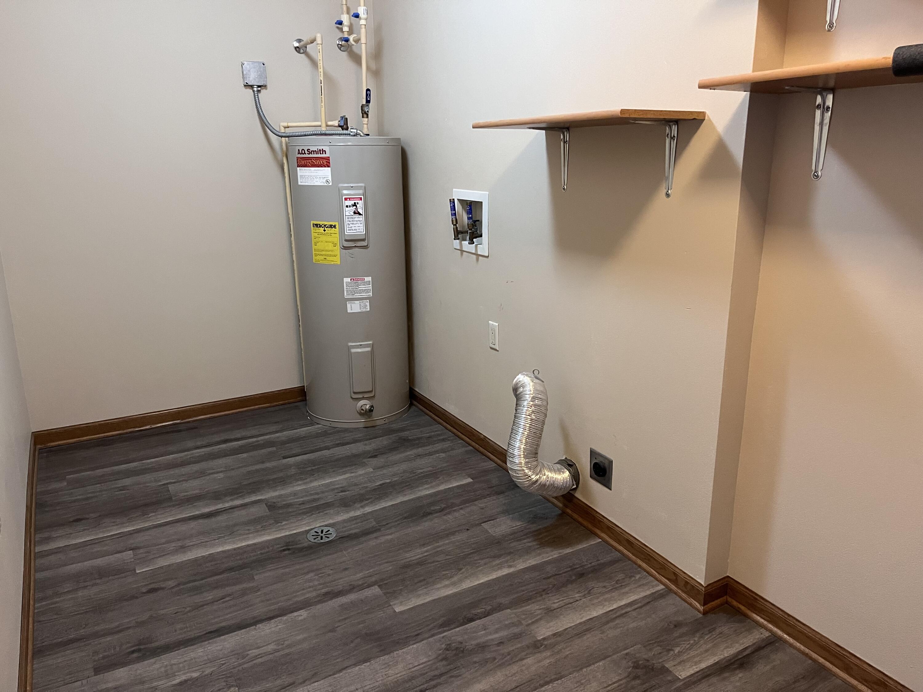 262 South Lar-Ann Street Belgium, WI 53004 - Photo 12 of 12 Laundry / Mud Room