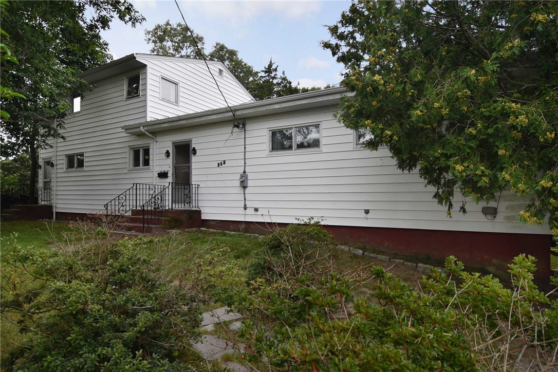 358 Main Road Tiverton, RI 02878 - Photo 2 of 30