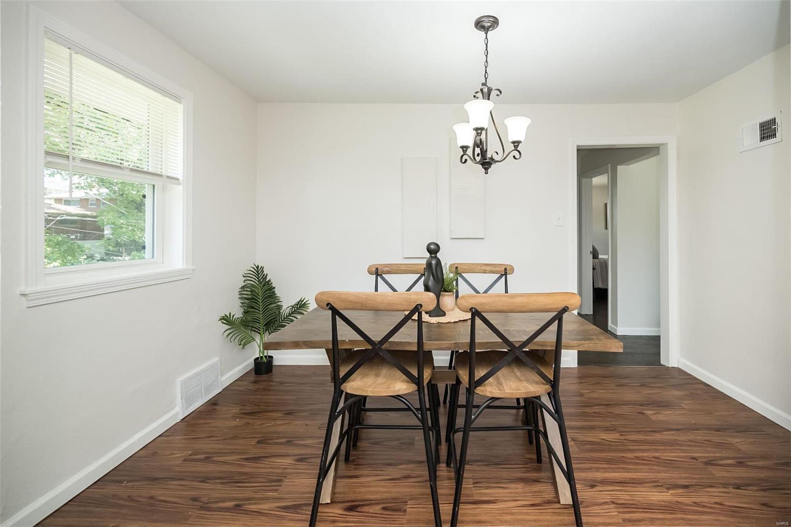 6906 Pine Ridge Drive St. Louis, MO 63121 - Photo 12 of 33