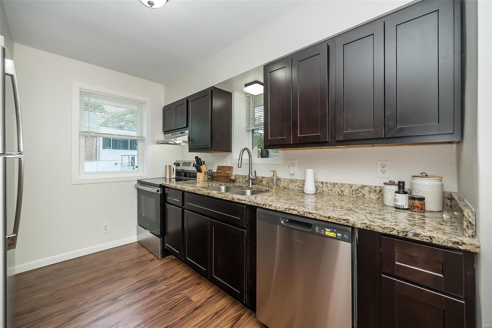 6906 Pine Ridge Drive St. Louis, MO 63121 - Photo 13 of 33