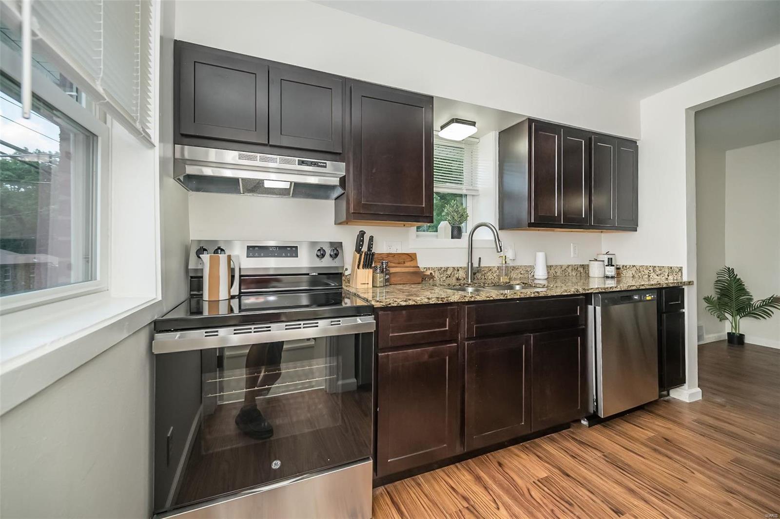 6906 Pine Ridge Drive St. Louis, MO 63121 - Photo 14 of 33