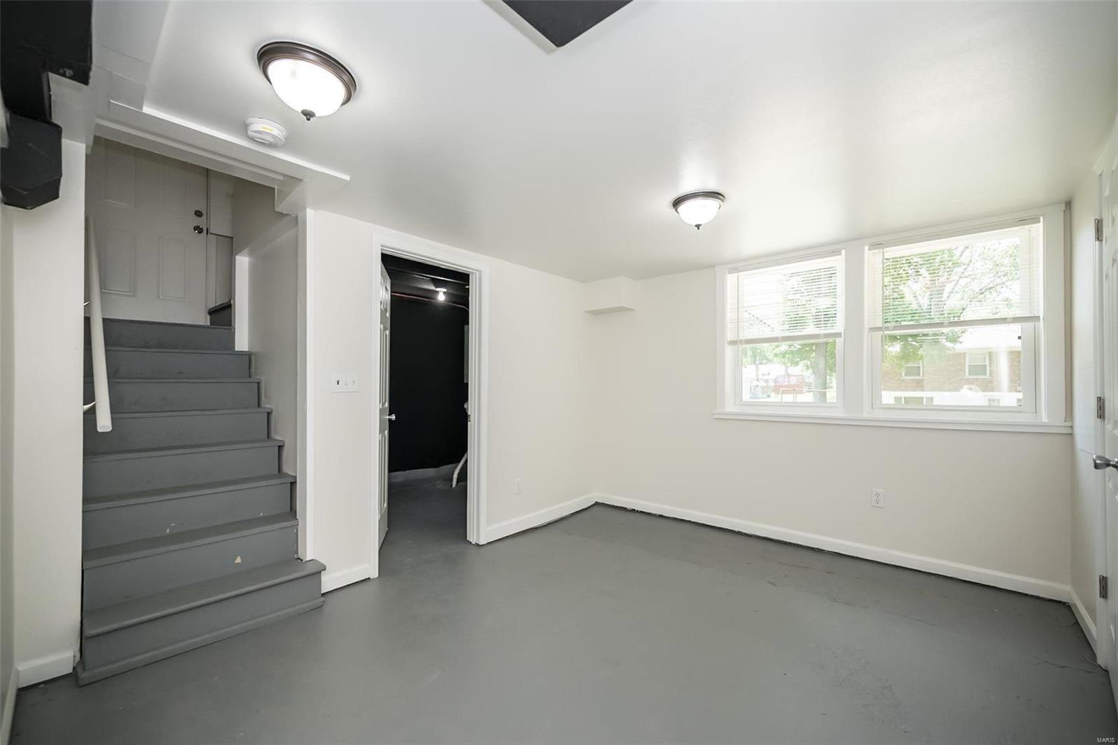 6906 Pine Ridge Drive St. Louis, MO 63121 - Photo 23 of 33