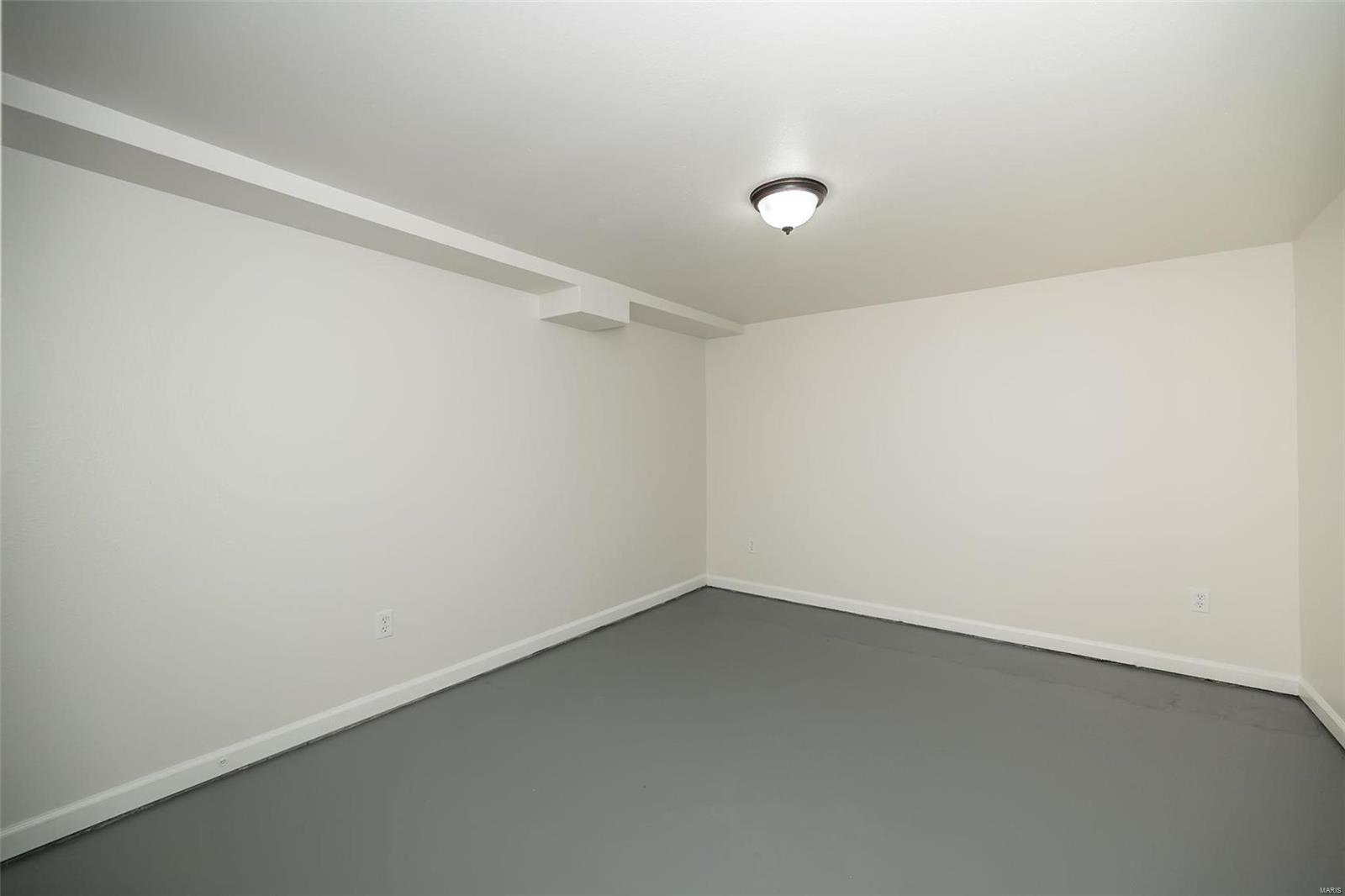 6906 Pine Ridge Drive St. Louis, MO 63121 - Photo 25 of 33