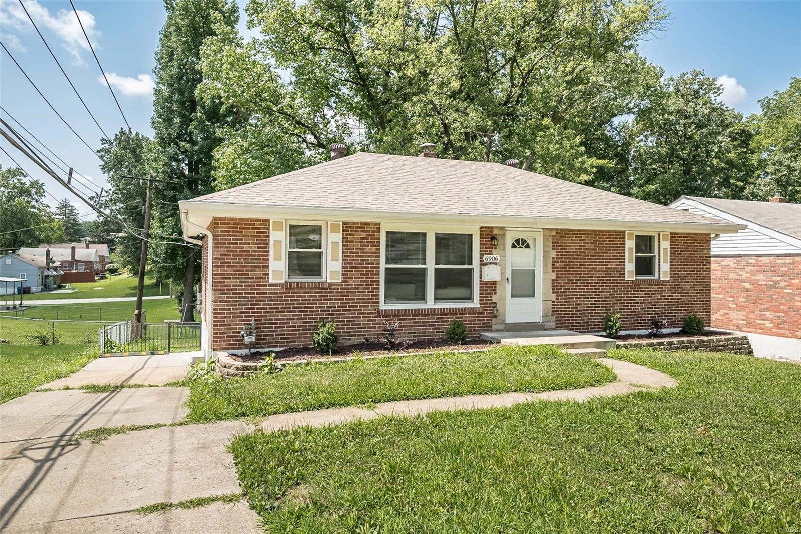 6906 Pine Ridge Drive St. Louis, MO 63121 - Photo 3 of 33