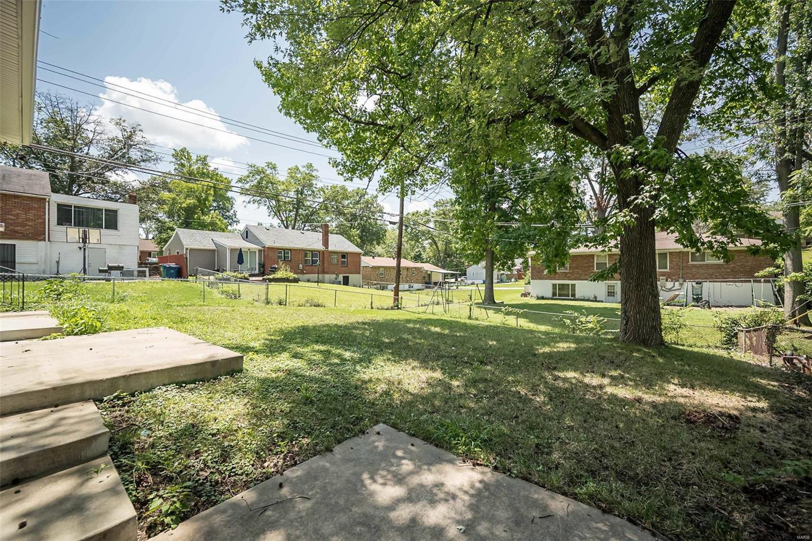 6906 Pine Ridge Drive St. Louis, MO 63121 - Photo 31 of 33