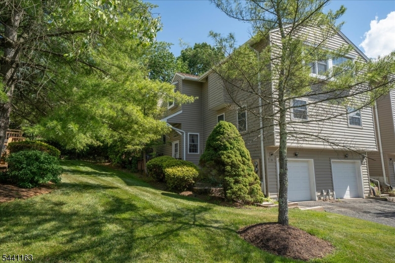 15 Rhea Run Newton, NJ 07860 - Photo 2 of 34
