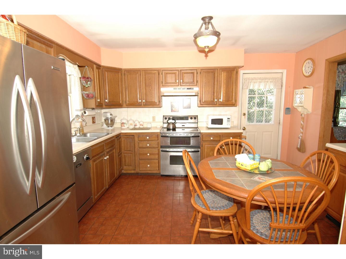 1280 Old York Road Burlington, NJ 08016 - Photo 4 of 25 Kitchen