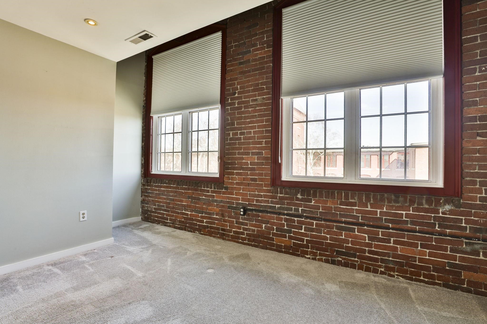 471 Silver Street, Unit 403 Manchester, NH 03103 - Photo 12 of 14