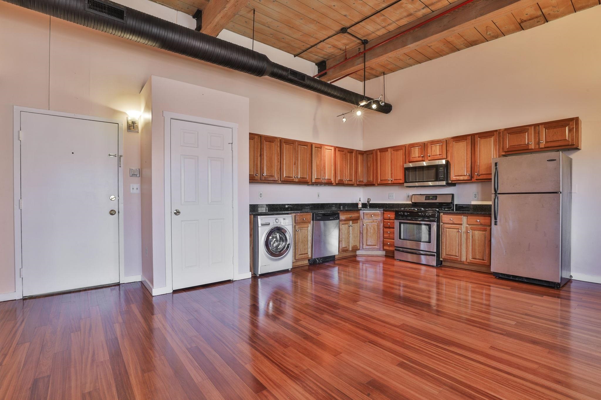 471 Silver Street, Unit 403 Manchester, NH 03103 - Photo 7 of 14