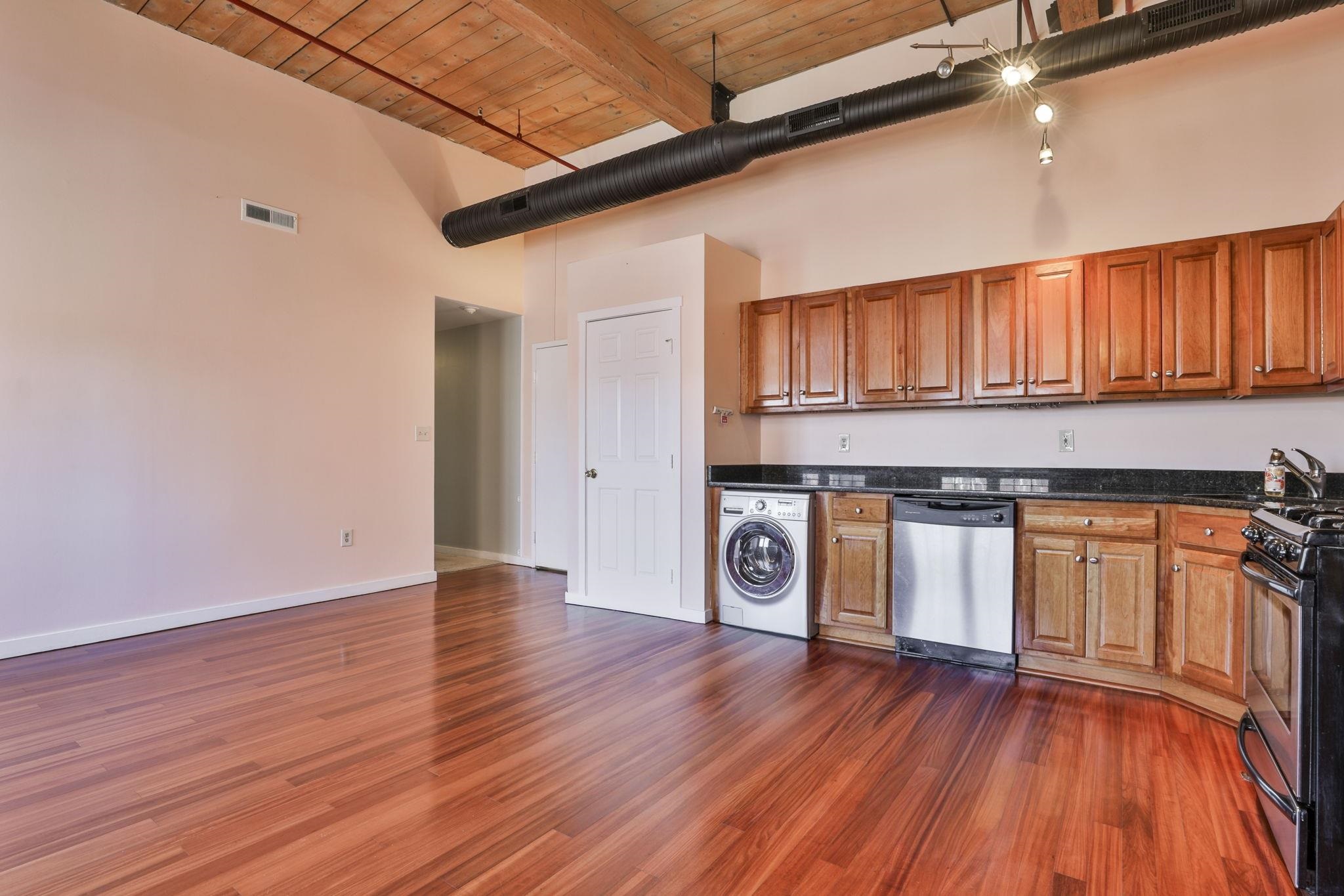 471 Silver Street, Unit 403 Manchester, NH 03103 - Photo 8 of 14