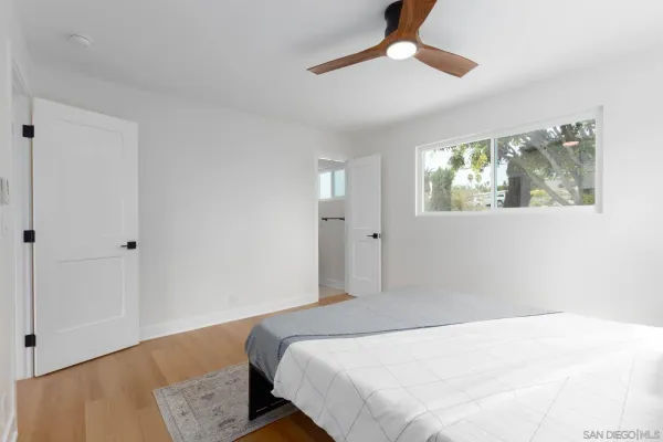 a view of a livingroom with furniture and a ceiling fan