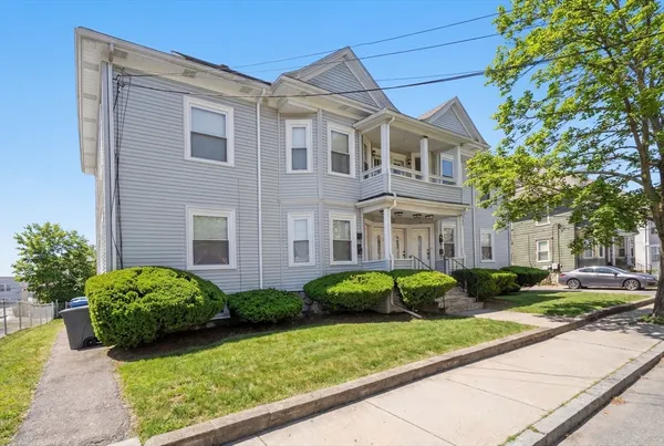 $719,000 | 215 Ash Street, Unit 3, Waltham, MA 02453