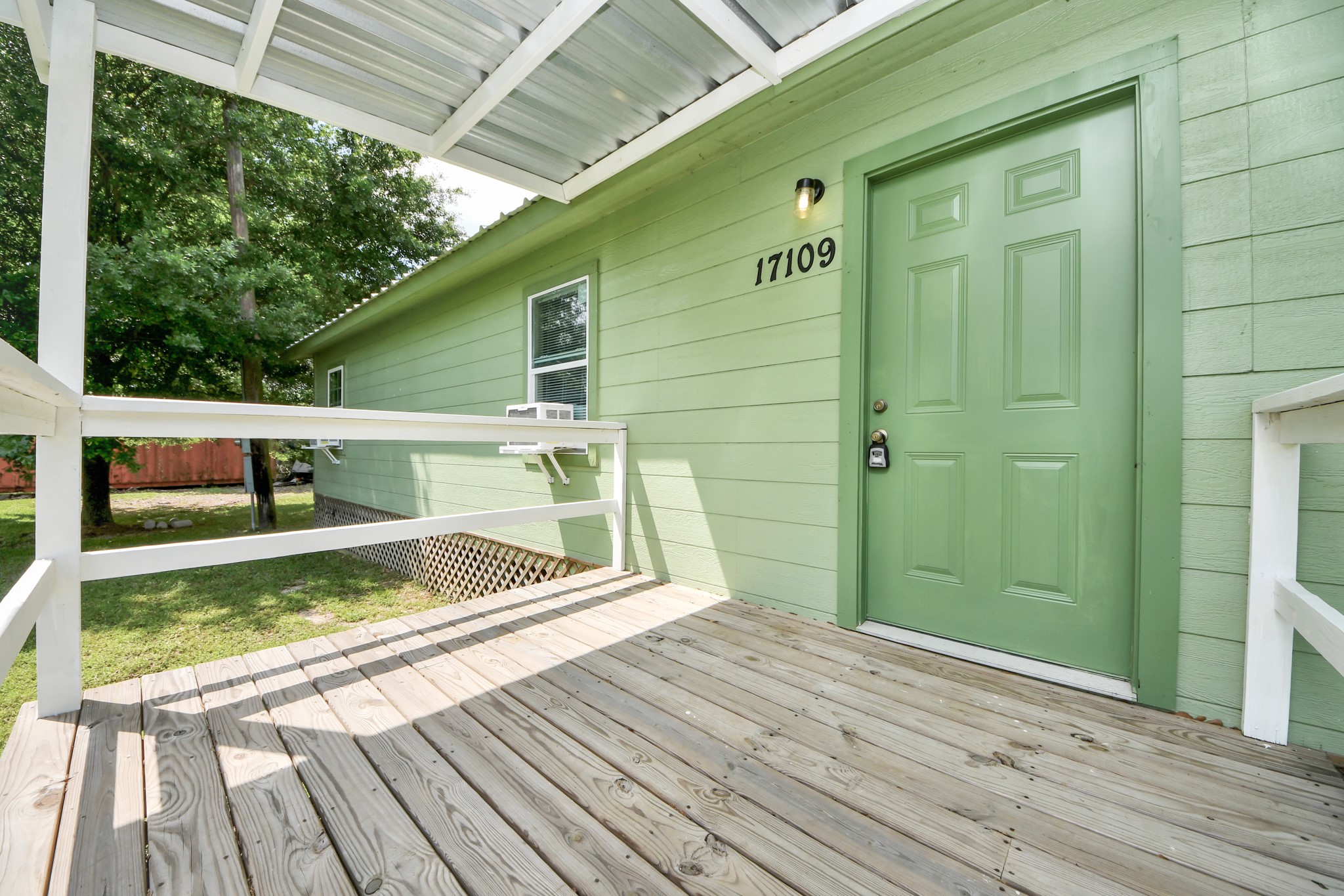 17109 River Road Channelview, TX 77530 - Photo 3 of 16 Front porch.