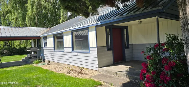 $325,000 | 9810 Highway 12, Naches, WA 98937