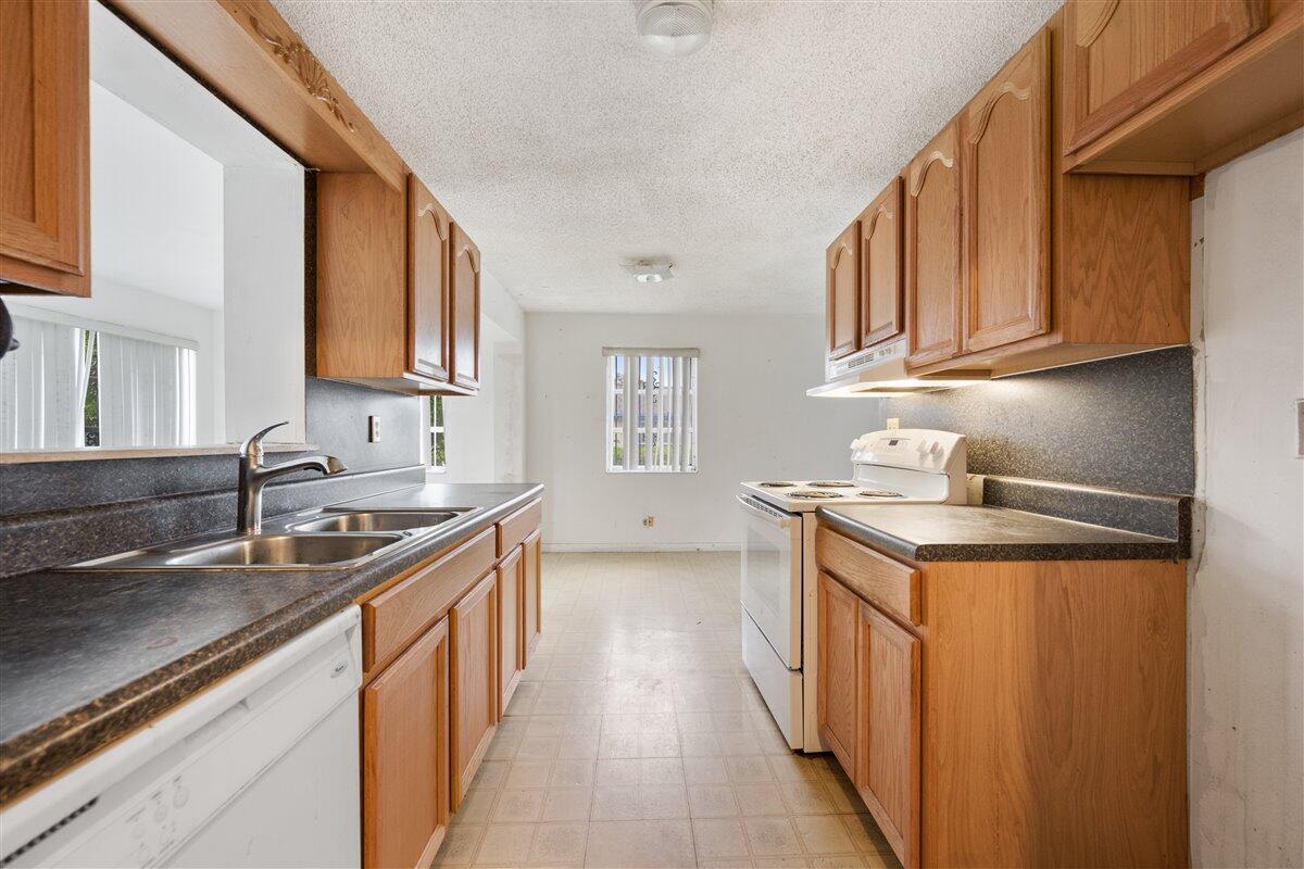 1153 West 25th Street Riviera Beach, FL 33404 - Photo 1 of 24 Kitchen