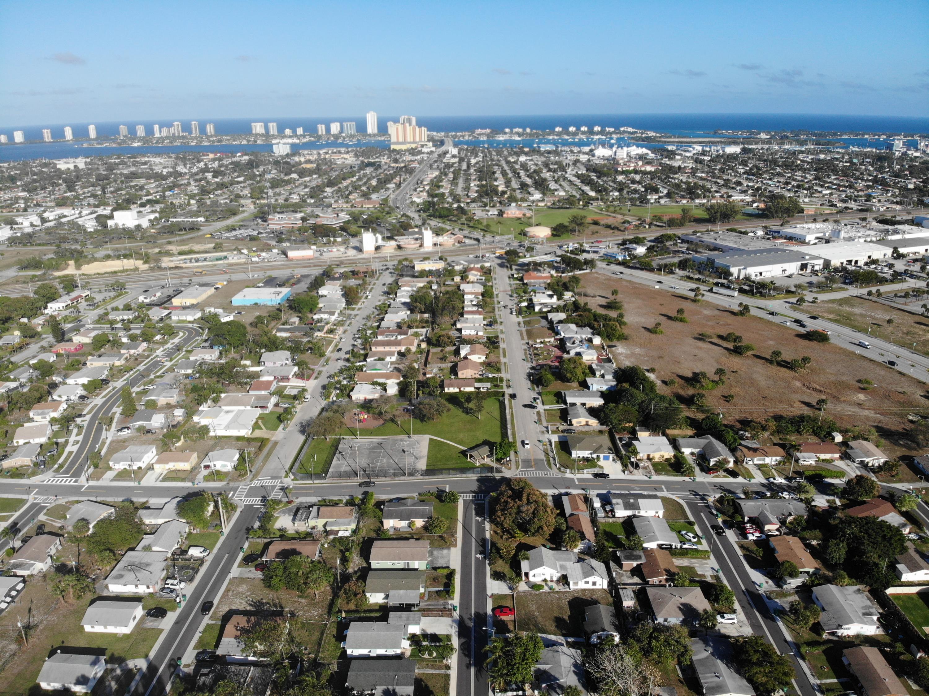 1153 West 25th Street Riviera Beach, FL 33404 - Photo 4 of 24 Intracoastal Proximity!