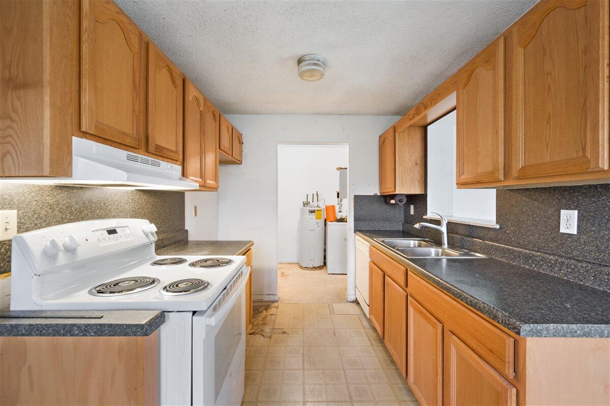 1153 West 25th Street Riviera Beach, FL 33404 - Photo 9 of 24 Kitchen