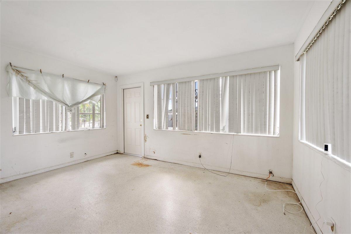 1153 West 25th Street Riviera Beach, FL 33404 - Photo 10 of 24 Family Room/Den