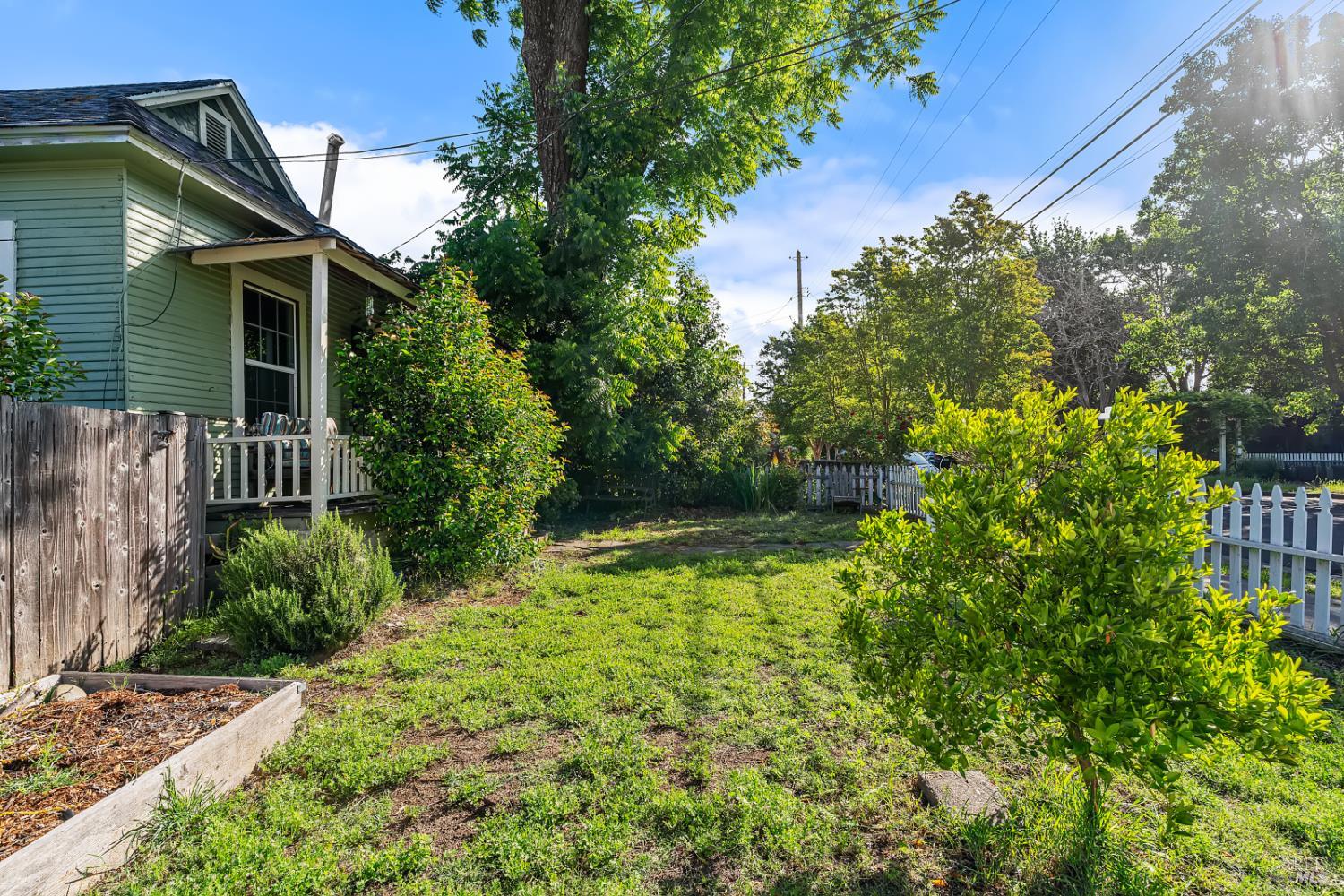 227 Hewett Street Santa Rosa, CA 95401 - Photo 11 of 73