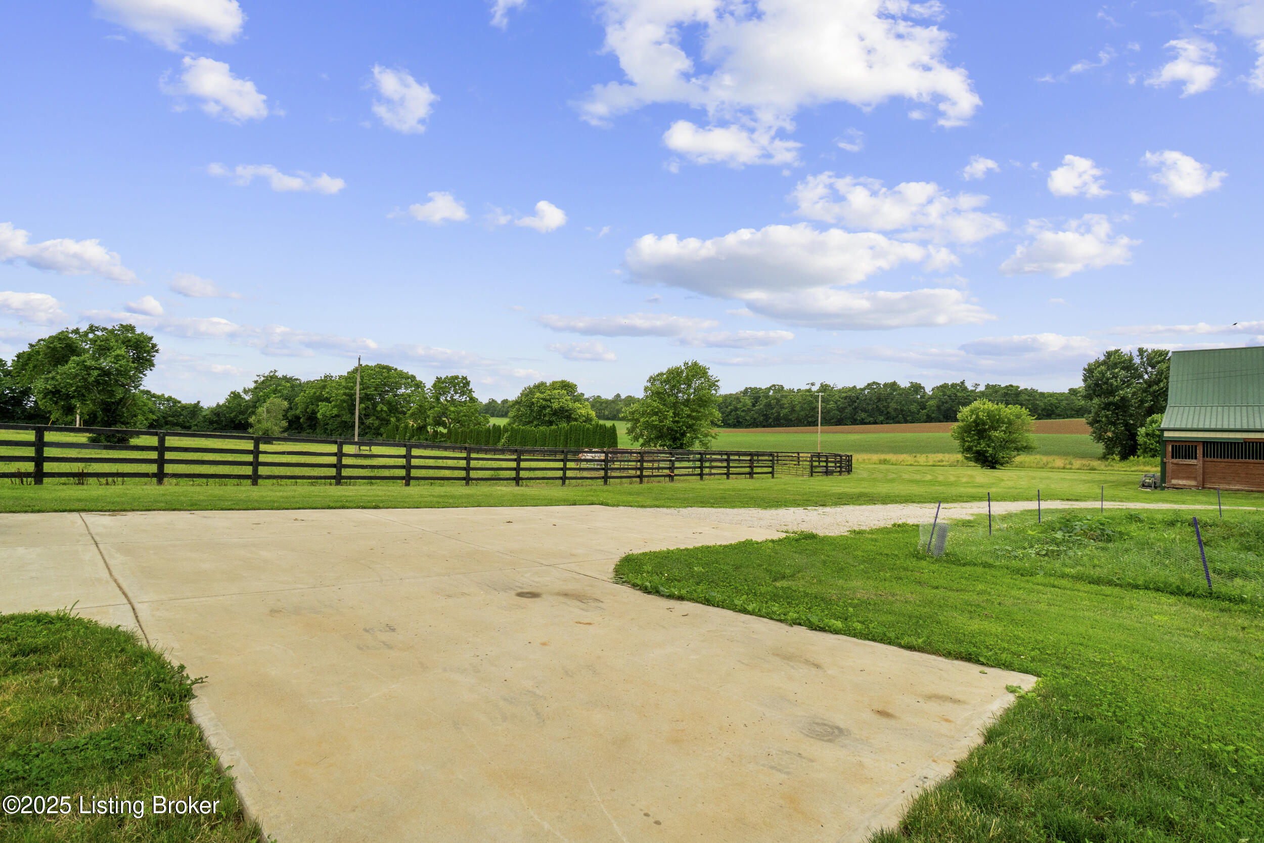 1493 Stapleton Road Shelbyville, KY 40065 - Photo 48 of 51 driveway