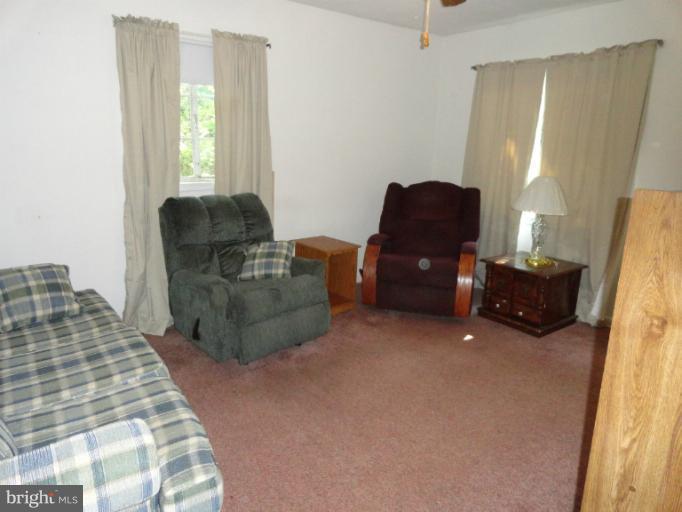 9002 Dumhart Road Laurel, MD 20723 - Photo 12 of 20 Living Room
