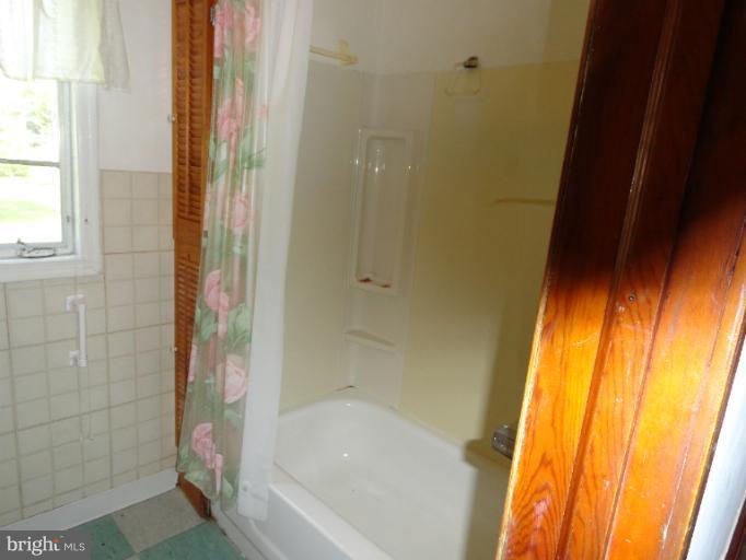 9002 Dumhart Road Laurel, MD 20723 - Photo 8 of 20 Bath