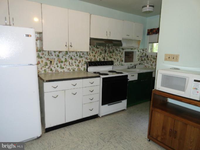 9002 Dumhart Road Laurel, MD 20723 - Photo 9 of 20 Kitchen