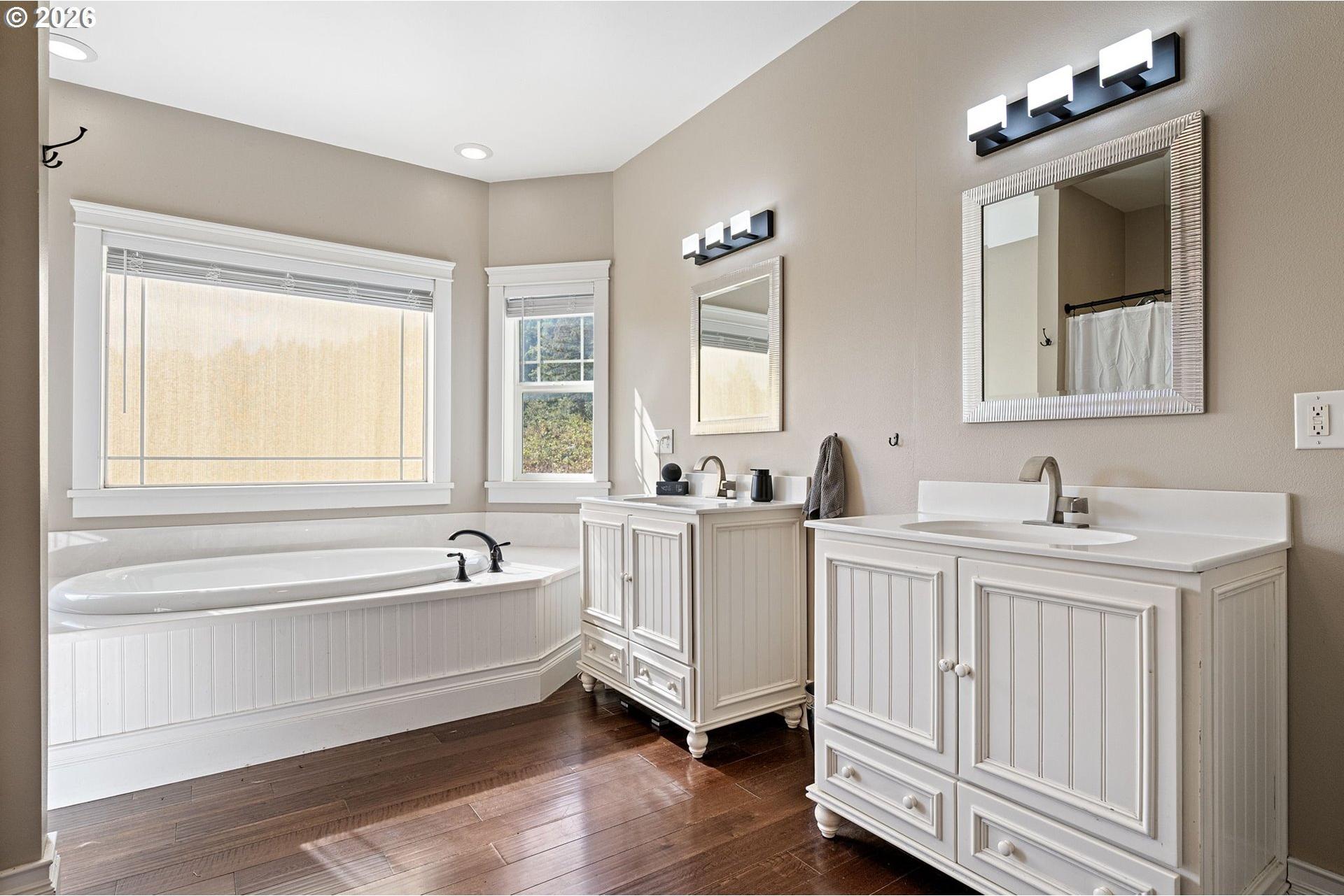 785 Mathis Hill Road Yoncalla, OR 97499 - Photo 36 of 48 Owner's Suite Bathroom