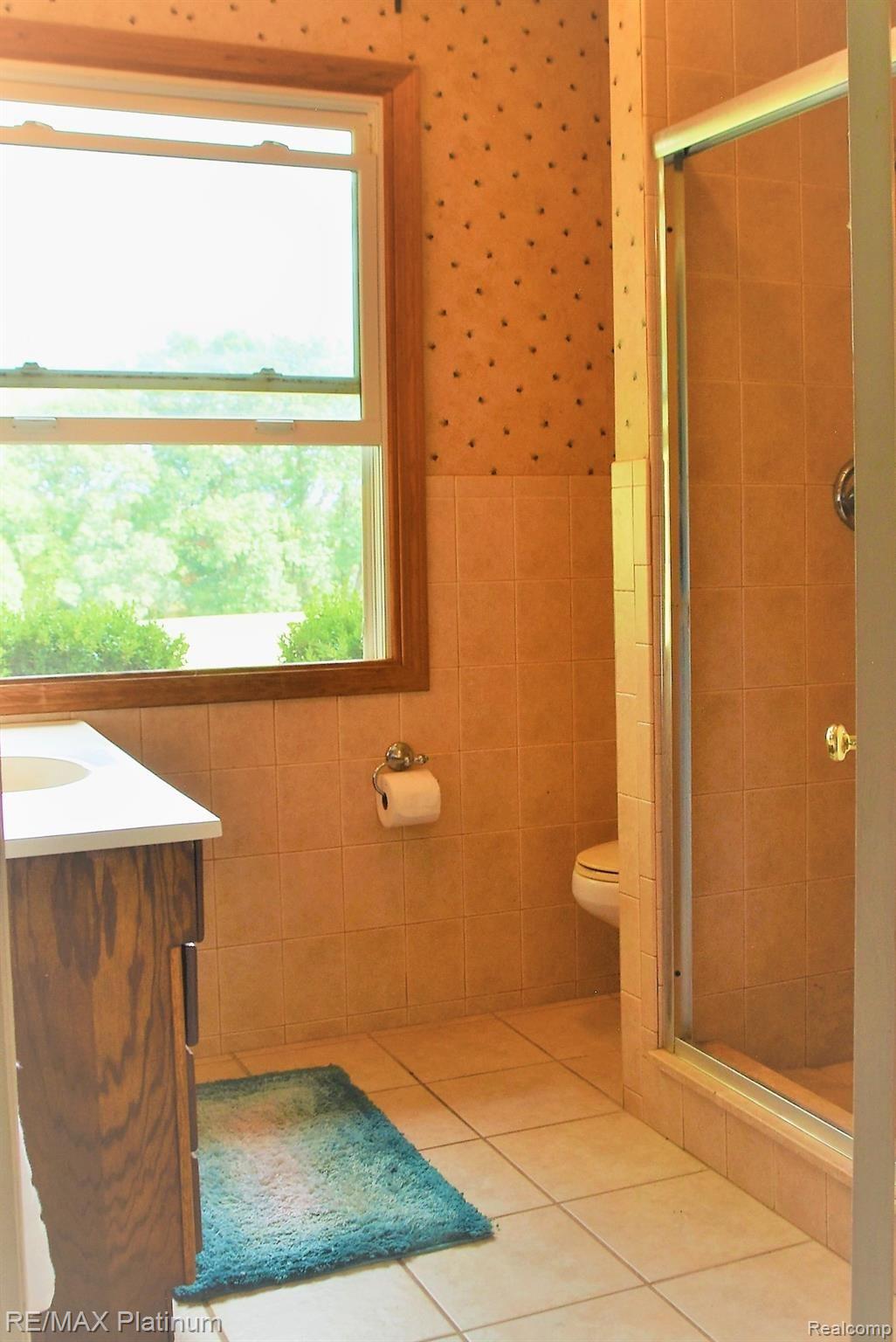 7525 Fisher Road Howell, MI 48855 - Photo 33 of 54 guest full bath.JPG
