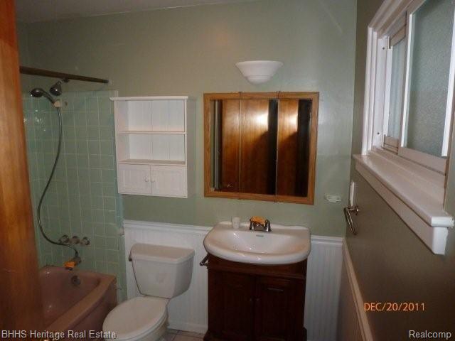 1116 East Cohoctah Road Howell, MI 48855 - Photo 17 of 25 Bathroom