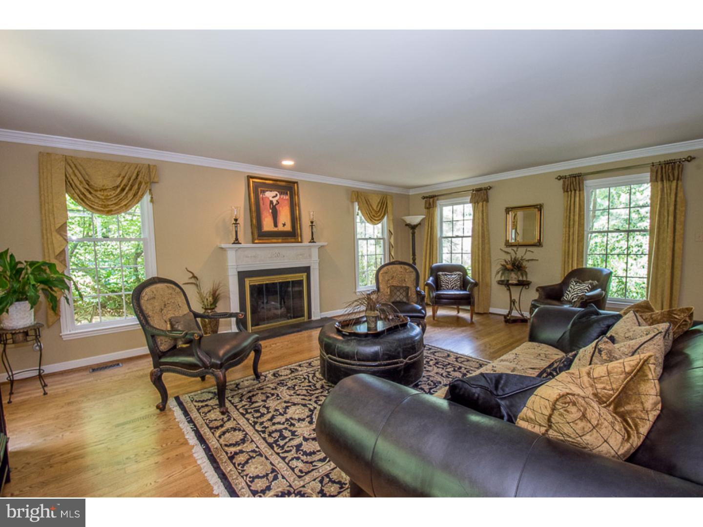 206 Ravenscliff Road Wayne, PA 19087 - Photo 4 of 25 Living Room