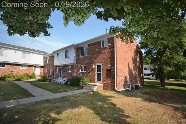 $2,000 | 559 North Fox Hills Drive, Bloomfield Hills, MI 48304