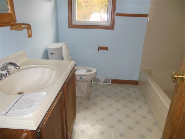 211 Starling Road Springfield, MA 01119 - Photo 8 of 17