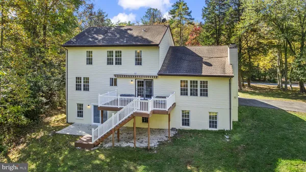 a view of a house with backyard and a tree
