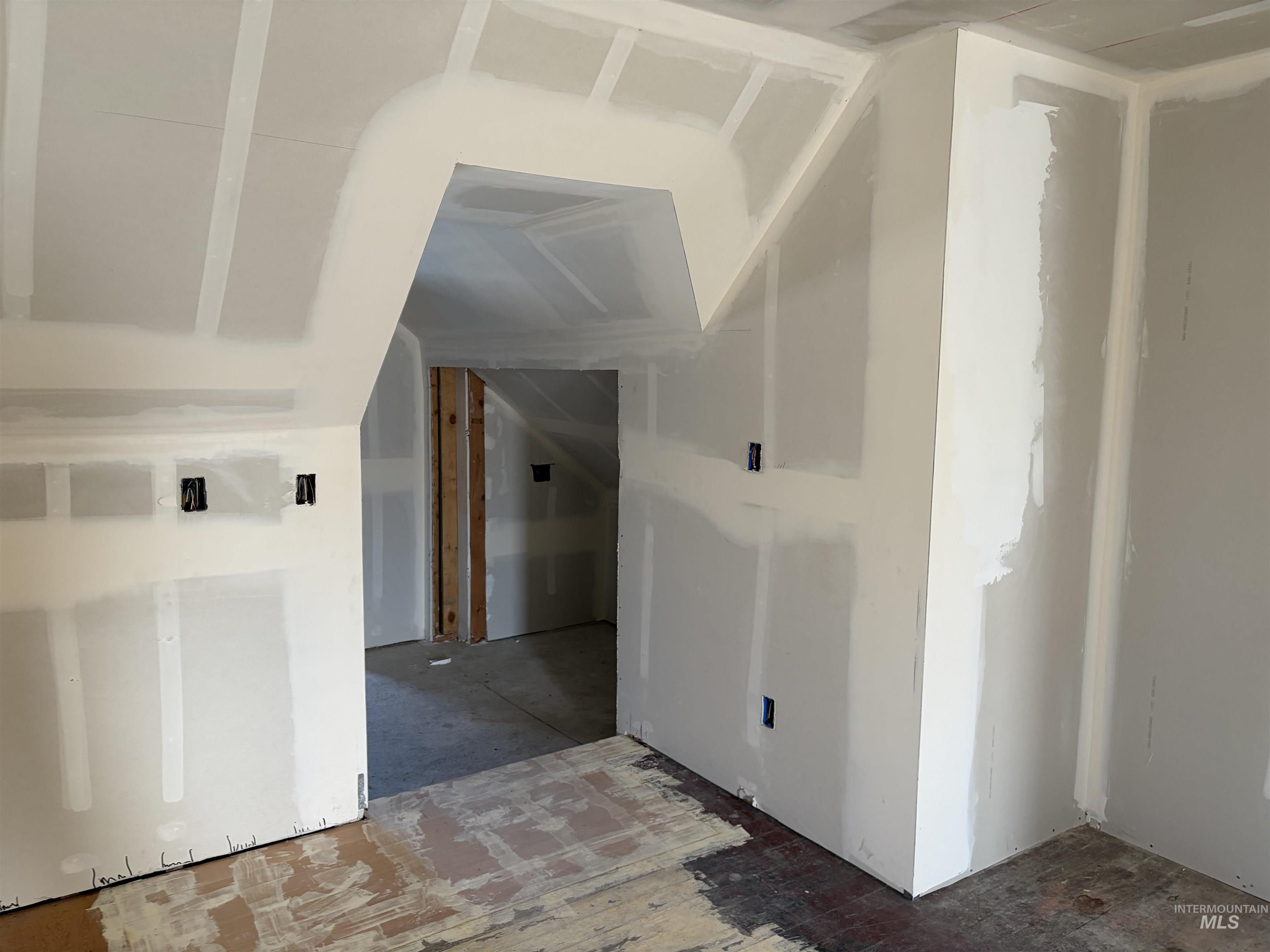 308 East Park Street Weiser, ID 83672 - Photo 41 of 50 View of corridor