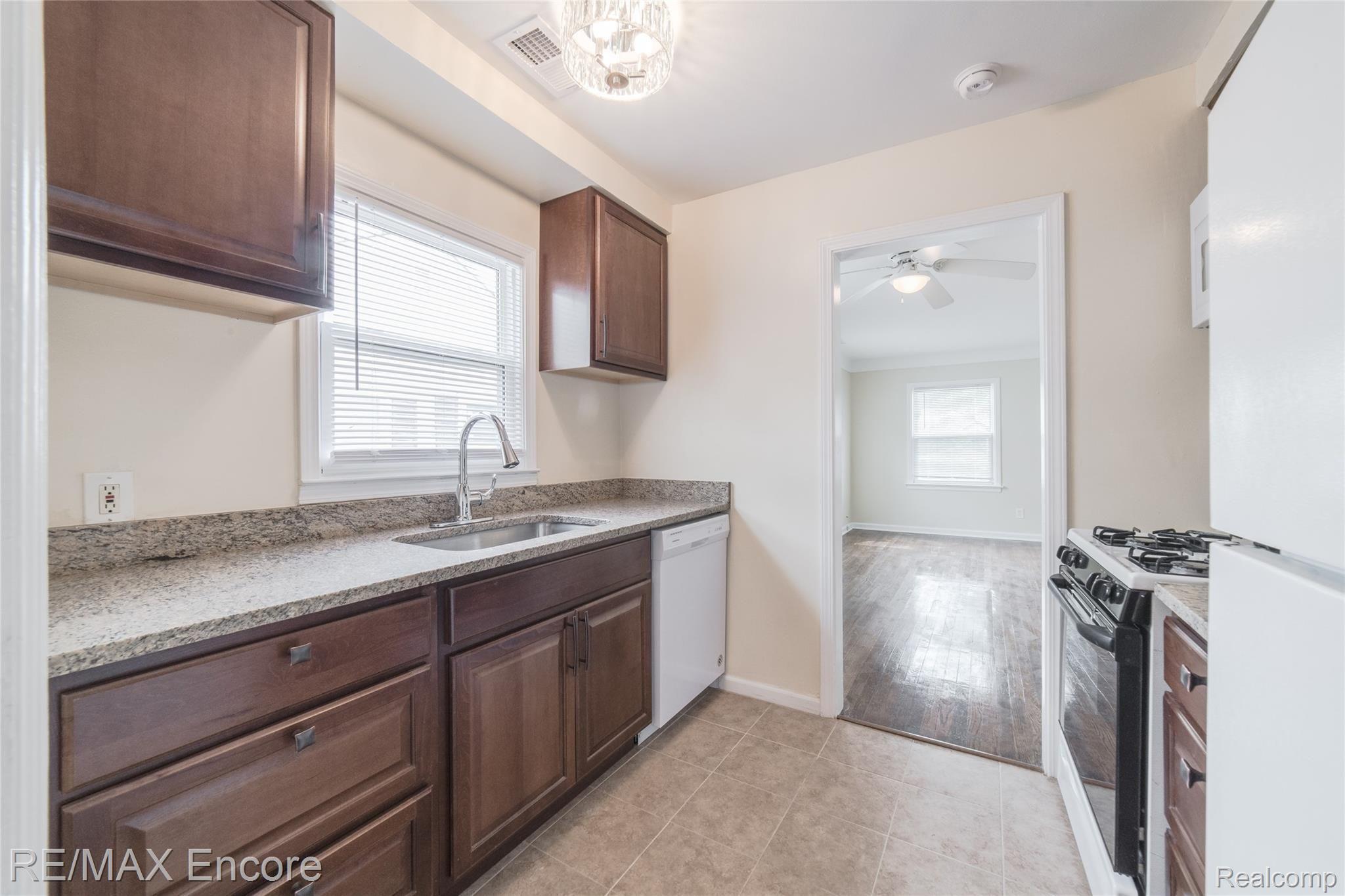 21187 Rensselaer Street Farmington, MI 48336 - Photo 8 of 21 21187 Rensselaer-8.jpg