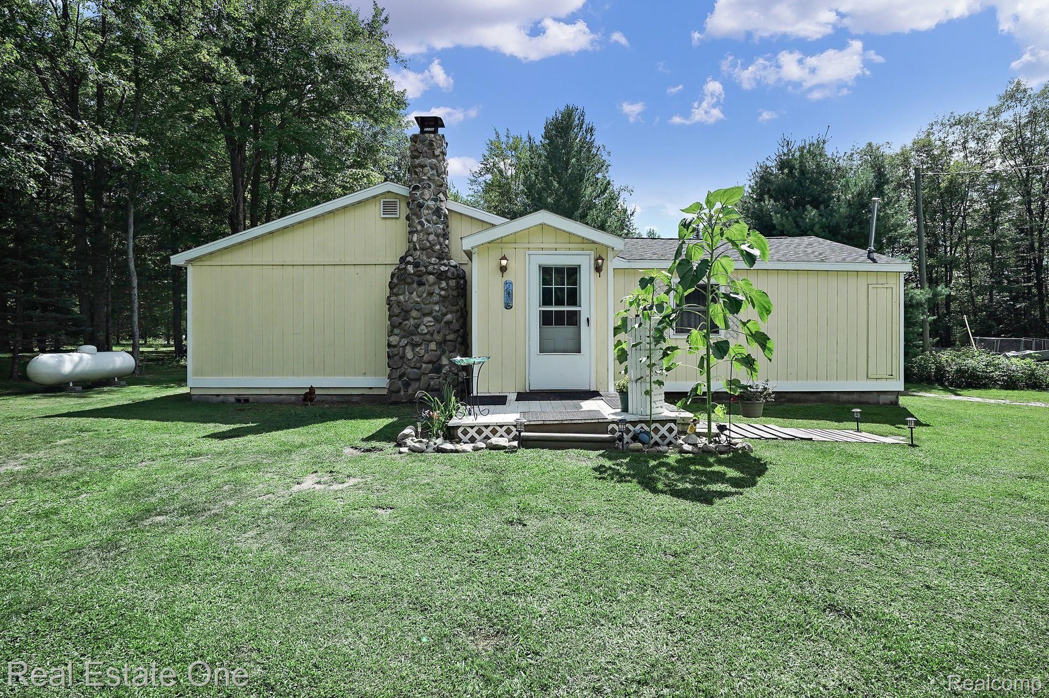 5423 Wilson Road Harrison, MI 48625 - Photo 6 of 35 DSC02713.jpg