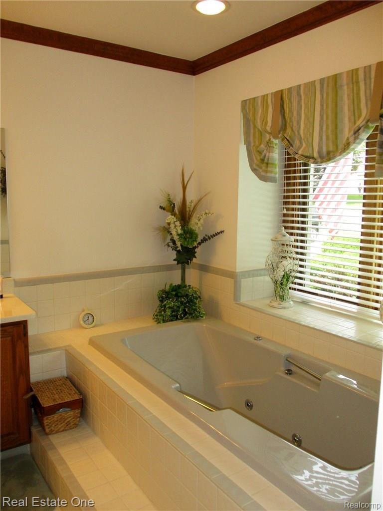 1991 Edgemont Court Rochester, MI 48306 - Photo 29 of 57 Jetted Tub in Master Bathroom