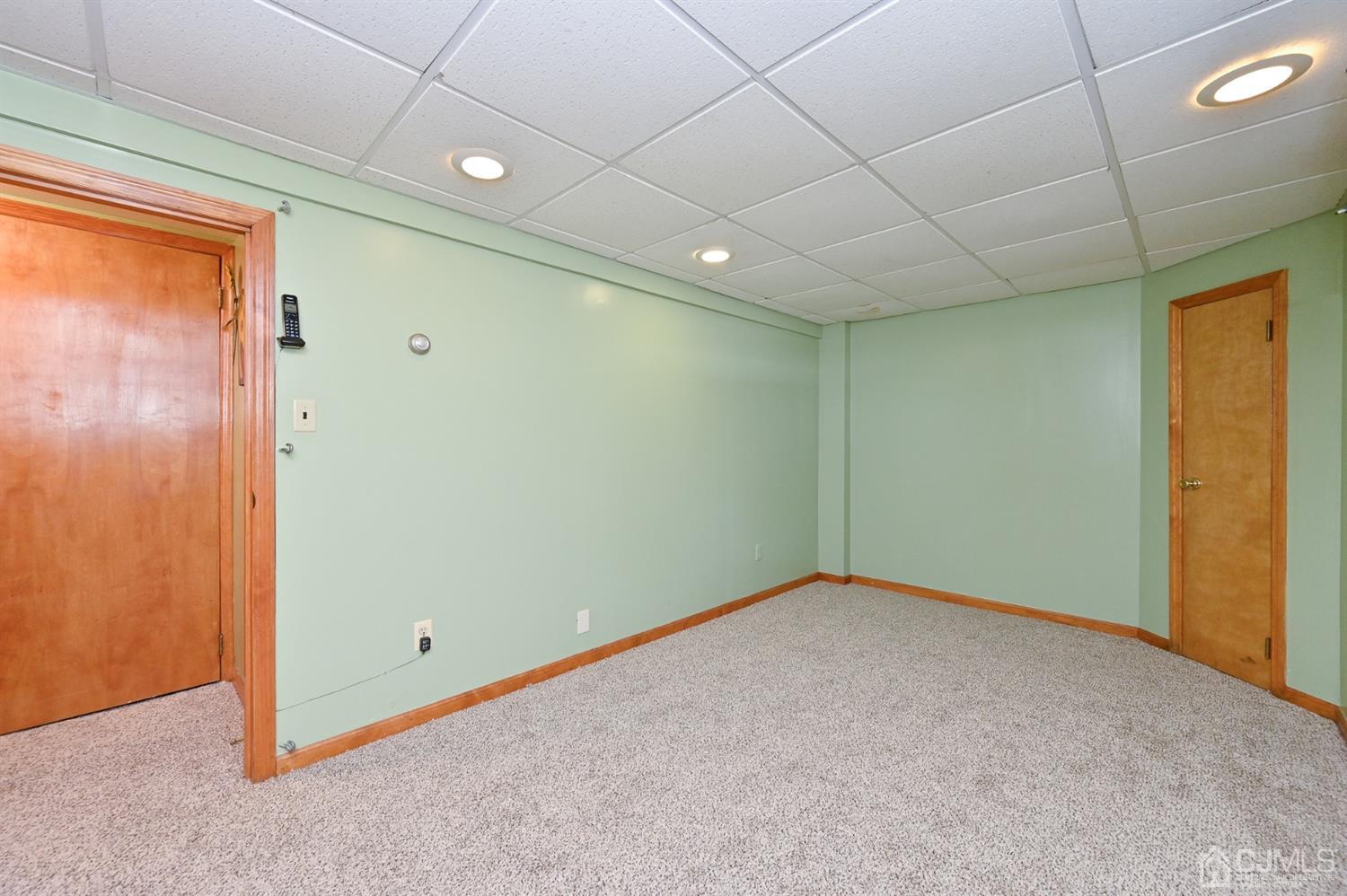 676 Inman Avenue Colonia, NJ 07067 - Photo 12 of 43 Gallery Image 12