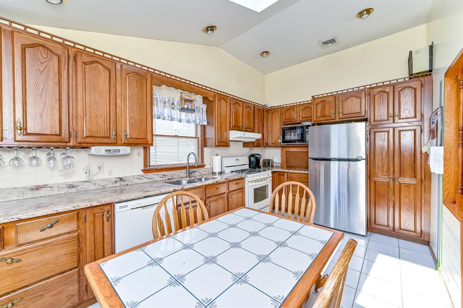 676 Inman Avenue Colonia, NJ 07067 - Photo 16 of 43 Gallery Image 16