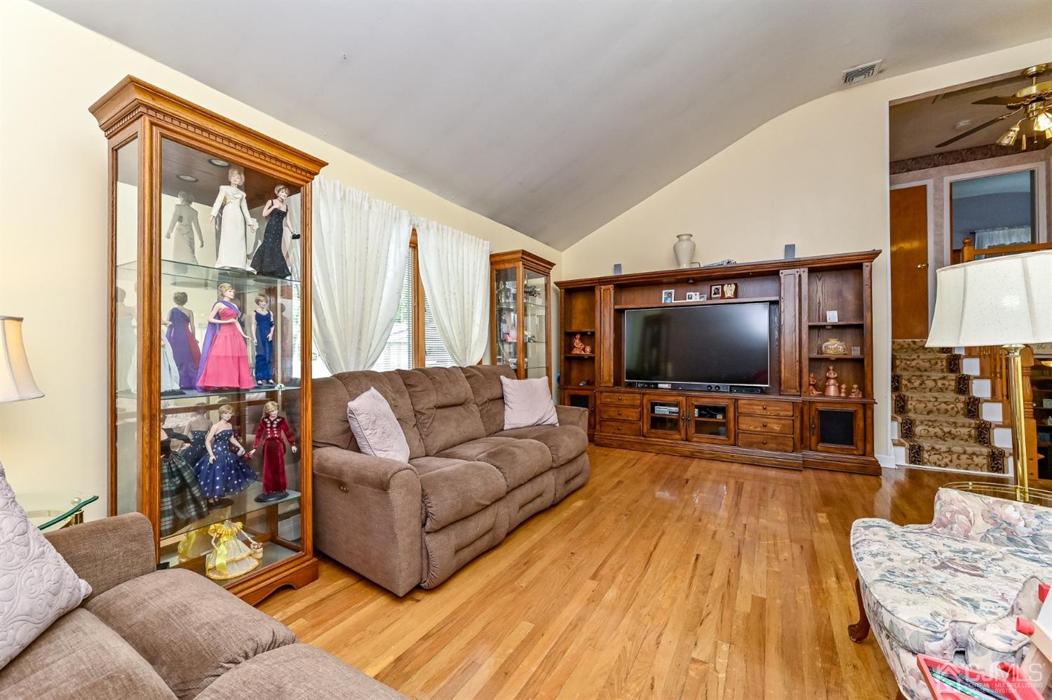 676 Inman Avenue Colonia, NJ 07067 - Photo 22 of 43 Gallery Image 22